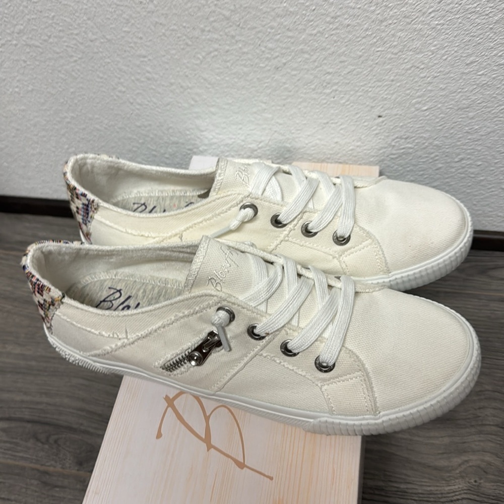 Blowfish Malibu Women's Fruit Lace Up Sneaker - Picture 4 of 10